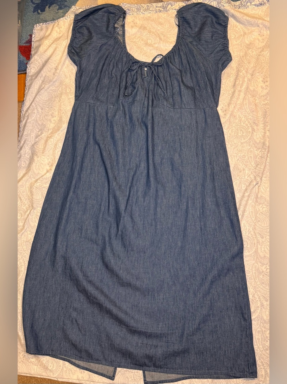 Old Navy Short Sleeve Scoop Neck Midi Dress in Chambray
